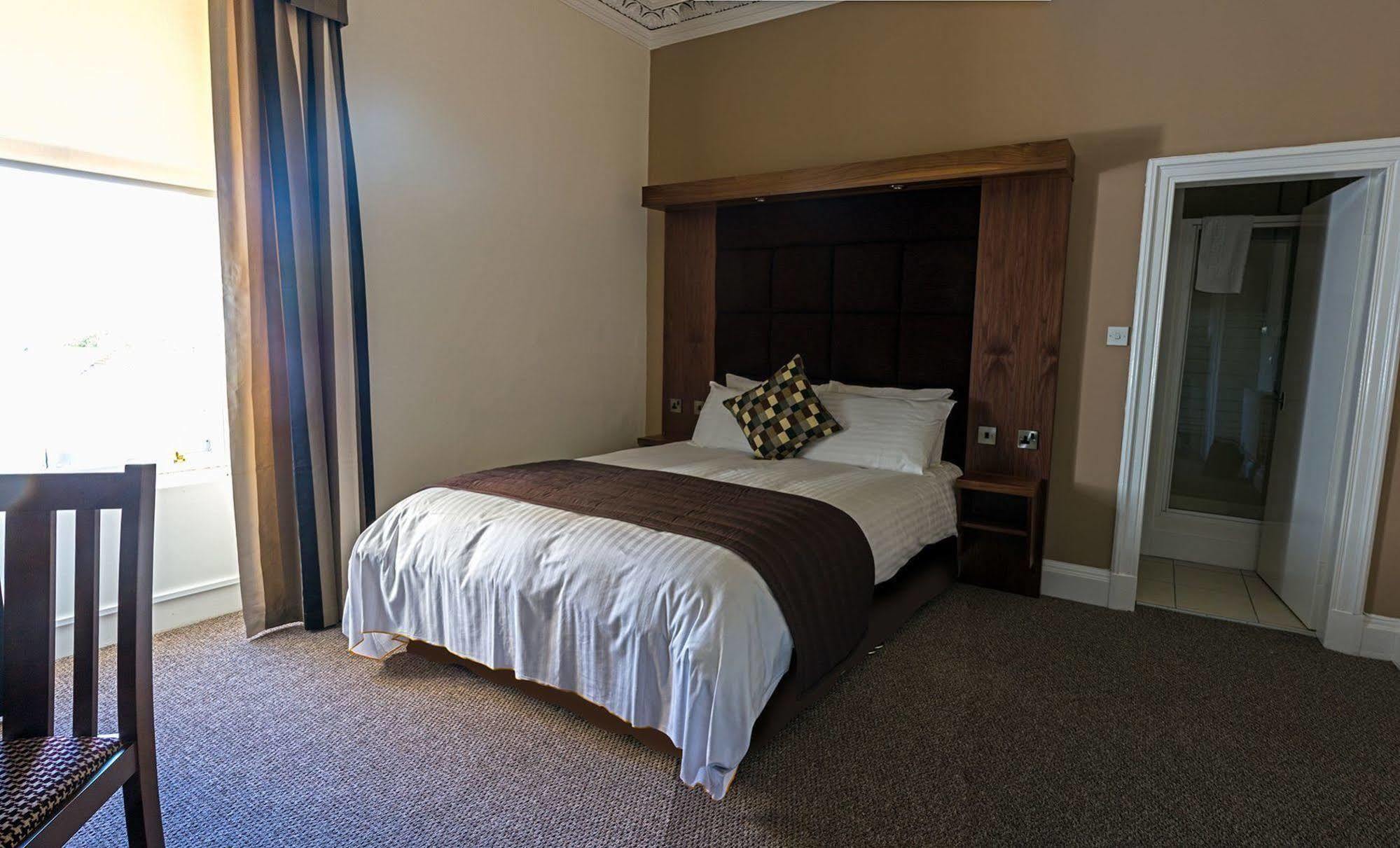 Strathearn Hotel Kirkcaldy Exteriör bild